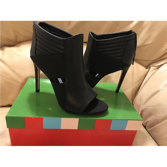 Charles David Calfskin Leather Ankle  Peep-Toe Bootie Black Sz 6.5 (7) - Picture 4 of 8